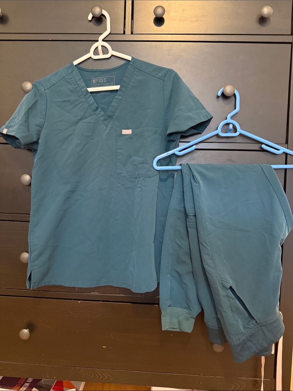 Figs Scrub set in Caribbean Blue
